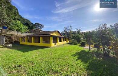 Imagem: A chácara possui 750m² de Área e está localizado em Pedra