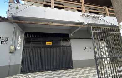 Imagem: A casa possui 3 Dormitórios, 4 Banheiros, 2 Vagas na garagem