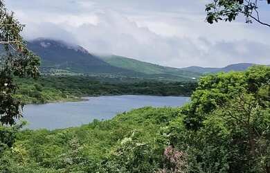 Imagem: O terreno possui 13.700m² de Área, Imóvel novo e está localizado