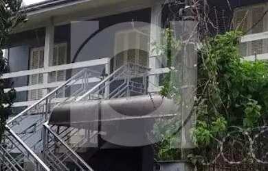 Imagem: A casa possui 5 Dormitórios, 2 Banheiros, 3 Vagas na garagem