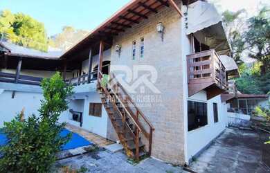 Imagem: A casa em condomínio possui 4 Dormitórios, 5 Banheiros, 1