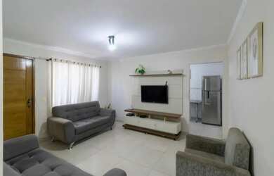 Imagem: A casa possui 3 Dormitórios, 2 Banheiros, 4 Vagas na garagem