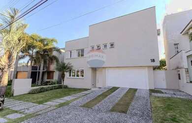 Imagem 2: Luxo e Conforto: Mansão em Condomínio em Santa Maria