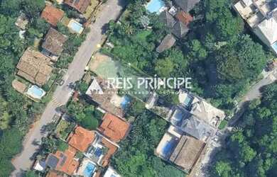 Imagem: O terreno possui 600m² de Área e está localizado em Anil