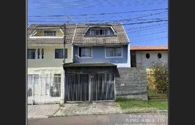 Imagem: A casa possui 3 Dormitórios, 1 Banheiro, 1 Vaga na garagem