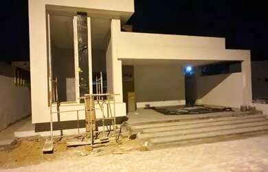 Imagem: A casa em condomínio possui 3 Dormitórios, 1 Banheiro, 4 Vagas