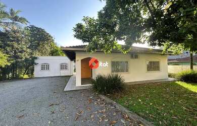 Imagem: O depósito possui 5 Vagas na garagem, 151m² de Área e está