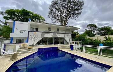 Imagem: A casa em condomínio possui 4 Dormitórios, 5 Banheiros, 5