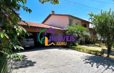 Imagem: A casa em condomínio possui 4 Dormitórios, 2 Banheiros, 5