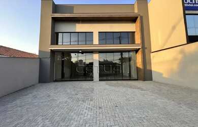 Imagem: O depósito possui 5 Vagas na garagem, 256m² de Área e está