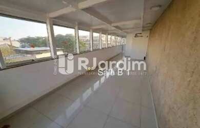 Imagem: O depósito possui 74m² de Área e está localizado em Barra