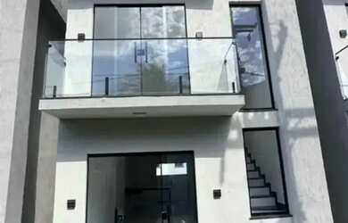 Imagem: A casa possui 2 Dormitórios, 1 Banheiro, 1 Vaga na garagem