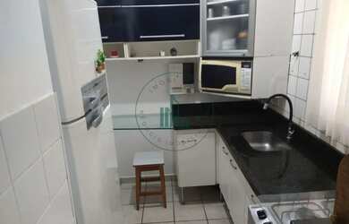 Imagem: O apartamento possui 2 Dormitórios, 1 Banheiro, 1 Vaga na garagem