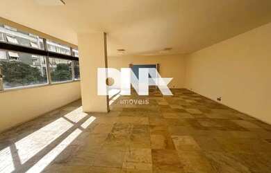 Imagem: O apartamento possui 4 Dormitórios, 4 Banheiros, 2 Vagas na