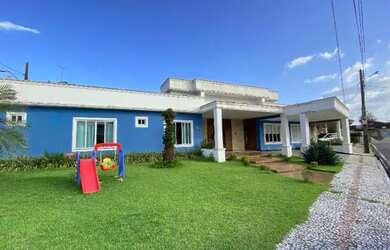 Imagem: A casa em condomínio possui 4 Dormitórios, 5 Banheiros, 3