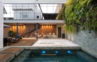 Imagem: A casa possui 3 Dormitórios, 3 Banheiros, 3 Vagas na garagem