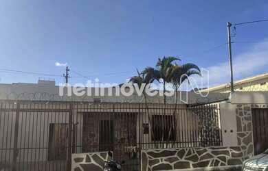 Imagem: A casa à venda possui 4 Dormitórios, 2 Banheiros, 2 Vagas