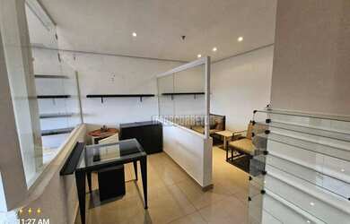 Imagem: O depósito possui 1 Vaga na garagem, 33m² de Área e está