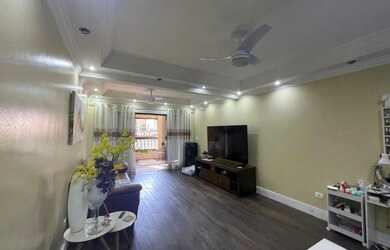 Imagem: A casa possui 3 Dormitórios, 2 Banheiros, 4 Vagas na garagem