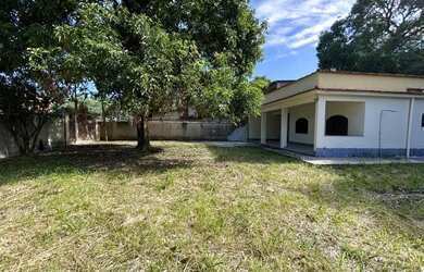 Imagem: A casa possui 3 Dormitórios, 2 Banheiros e 720m² de Área