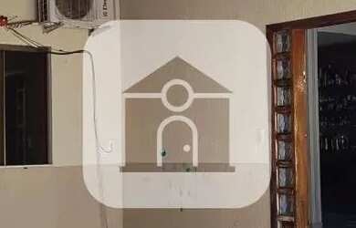 Imagem: A casa possui 3 Dormitórios, 3 Banheiros, 2 Vagas na garagem