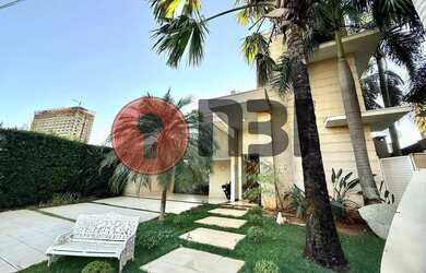 Imagem: A casa possui 4 Dormitórios, 1 Banheiro, 3 Vagas na garagem