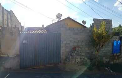 Imagem: A casa possui 3 Dormitórios, 3 Banheiros, 142m² de Área e