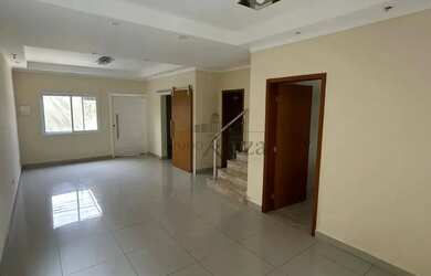 Imagem: A casa possui 3 Dormitórios, 3 Banheiros, 2 Vagas na garagem