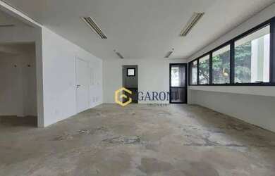 Imagem: O depósito possui 3 Vagas na garagem e 158m² de Área e está