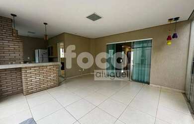 Imagem: A casa em condomínio possui 4 Dormitórios, 5 Banheiros, 2