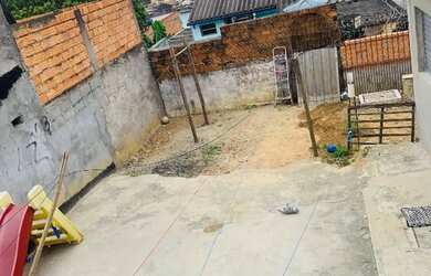 Imagem: A casa à venda possui 4 Dormitórios, 3 Banheiros, 2 Vagas