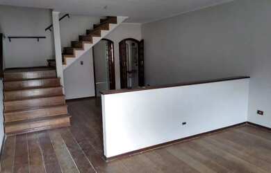 Imagem: A casa possui 3 Dormitórios, 2 Banheiros, 5 Vagas na garagem