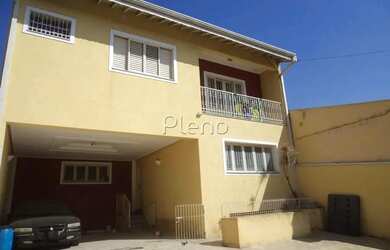 Imagem: A casa possui 4 Dormitórios, 1 Banheiro, 5 Vagas na garagem