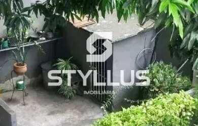 Imagem: A casa possui 2 Dormitórios, 2 Banheiros, 2 Vagas na garagem