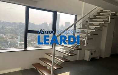 Imagem: O depósito possui 3 Vagas na garagem, 584m² de Área e está