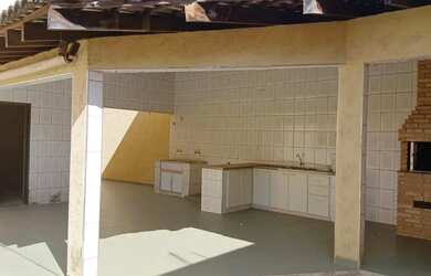 Imagem: A casa para alugar possui 3 Dormitórios, 4 Banheiros, 4 Vagas