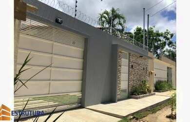 Imagem: A casa possui 3 Dormitórios, 4 Banheiros, 5 Vagas na garagem