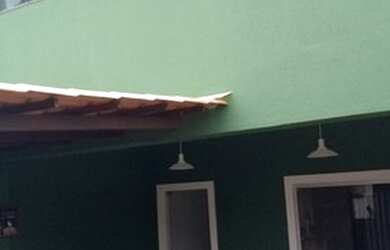 Imagem: A casa possui 4 Dormitórios, 3 Banheiros, 1 Vaga na garagem