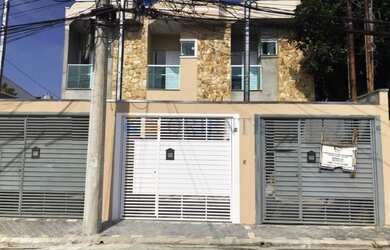 Imagem: A casa possui 3 Dormitórios, 3 Banheiros, 2 Vagas na garagem