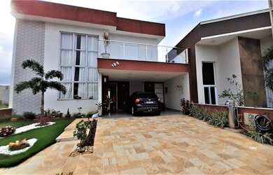 Imagem: A casa em condomínio possui 4 Dormitórios, 4 Banheiros, 4