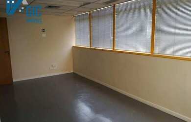 Imagem: O depósito possui 5 Vagas na garagem, 430m² de Área e está