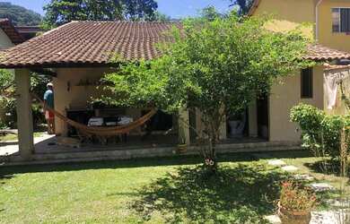 Imagem: A casa possui 3 Dormitórios, 1 Banheiro, 1 Vaga na garagem