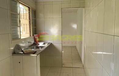 Imagem: A casa possui 1 Dormitório, 1 Banheiro e 30m² de Área e está