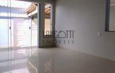 Imagem: A casa possui 2 Dormitórios, 1 Banheiro, 2 Vagas na garagem