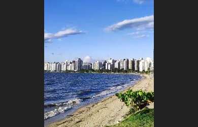 Imagem: O quarto está localizado em Agronômica, Florianópolis para