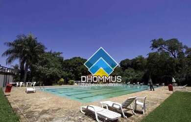 Imagem: A casa em condomínio possui 4 Dormitórios, 5 Banheiros, 4