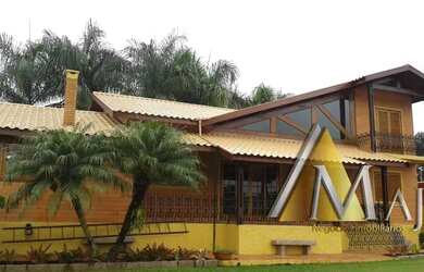 Imagem: A casa em condomínio possui 4 Dormitórios, 3 Banheiros, 5