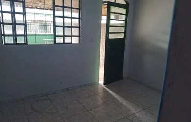 Imagem: A casa possui 2 Dormitórios, 1 Banheiro e 1 Vaga na garagem