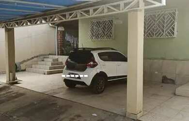 Imagem: A casa possui 3 Dormitórios, 3 Banheiros, 5 Vagas na garagem