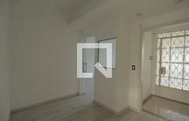 Imagem: A casa possui 3 Dormitórios, 2 Banheiros, 3 Vagas na garagem